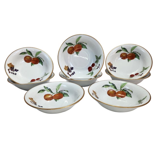 1960s Royal Worcester Evesham Gold – 32-Piece Dinnerware Set – England For Sale - Image 9 of 12