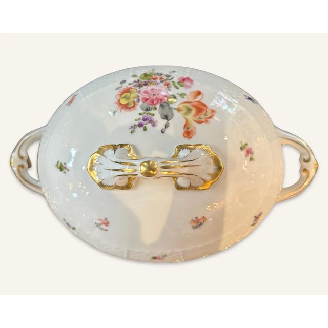 White Vintage Herend Tureen With Hand-Painted Floral Decoration and Imprinted Basket-Weave Trim For Sale - Image 8 of 12