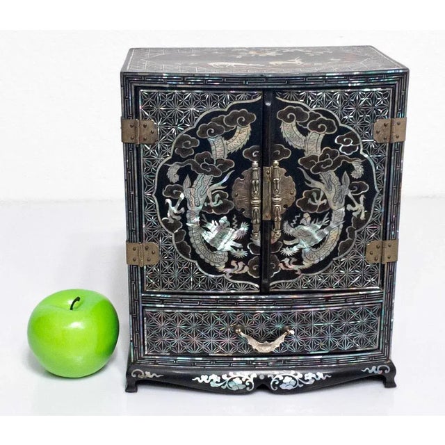 Antique Chinese Black Lacquer Double Dragon & Deers Jewellery Box Inlaid With Mother of Pearl For Sale - Image 9 of 9