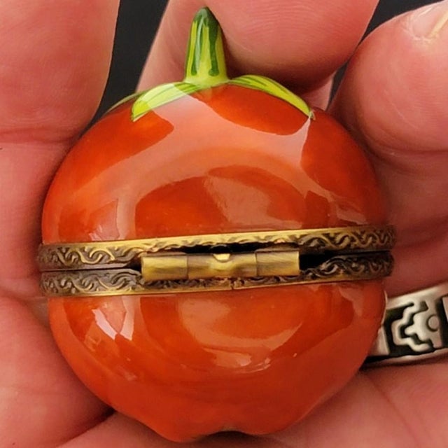 Limoges, France Vintage Limoges France "Peint Main" Tomato Box With Flower Clasp For Sale - Image 4 of 6