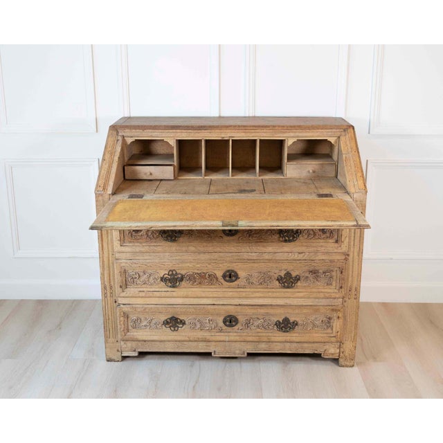 French Louis XVI Period Carved Oak Slant-Front Secretary Desk, Liège, Late 18th For Sale In Atlanta - Image 6 of 13