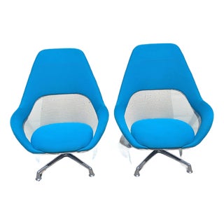 2 Steelcase Coalesse Sw_1 Lounge Chairs Featuring a Striking Bright Blue Upholstery and a Sleek Aluminum Swivel Base. For Sale