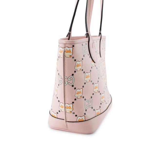 Modern Gucci X Pikarar Kawaii Pink Printed Leather Tote Bag For Sale - Image 3 of 8
