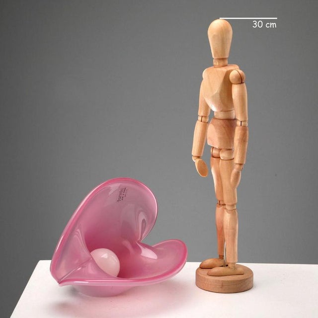 Pink and white glass shell. Manufacturer's sticker: 'Formia Vetri di Murano'. This piece is attributed to the mentioned...