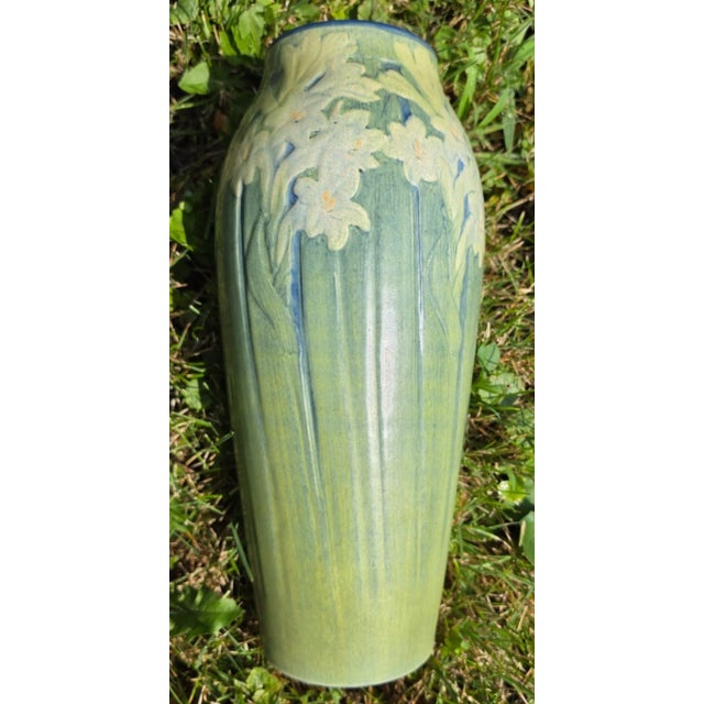 Antique 1911 Newcomb College Arts & Crafts Pottery Vase - Jonquil Motif by Afs & Jm For Sale In Dallas - Image 6 of 13