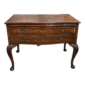 18th-Century English Walnut Writing Desk With Cabriole Legs and Pull-Out Surface