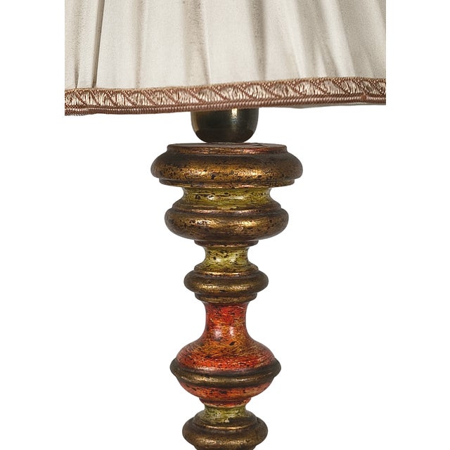 Rustic Mid-20th Century Italian Polychrome and Gilt Wood Table Lamp with Pleated Lampshade For Sale - Image 3 of 7