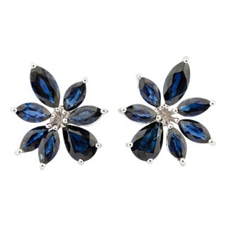 Natural blue sapphire 6.13cts earring in 18k gold For Sale