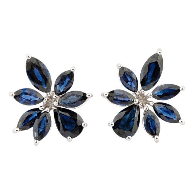 Natural blue sapphire 6.13cts earring in 18k gold For Sale