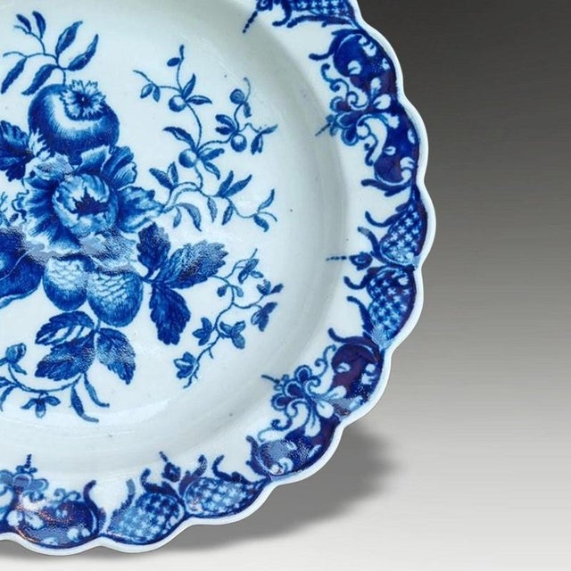 Antique First Period Pine Cone Porcelain Dish from Dr Wall Worcester, 1770 For Sale - Image 4 of 8