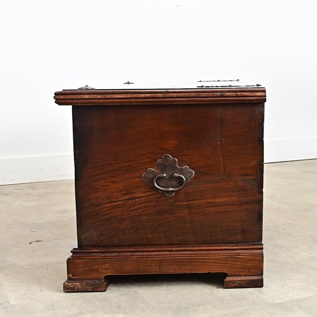 Wood English 19th Century or Earlier Mahogany Blanket Chest For Sale - Image 7 of 11