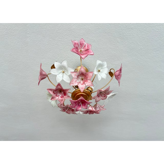 1970s Italian Murano Style Hand-Blown Original Pink and White Daisy Glass Flush Mount Chandelier (42x30 Cm)⁠ For Sale - Image 4 of 17
