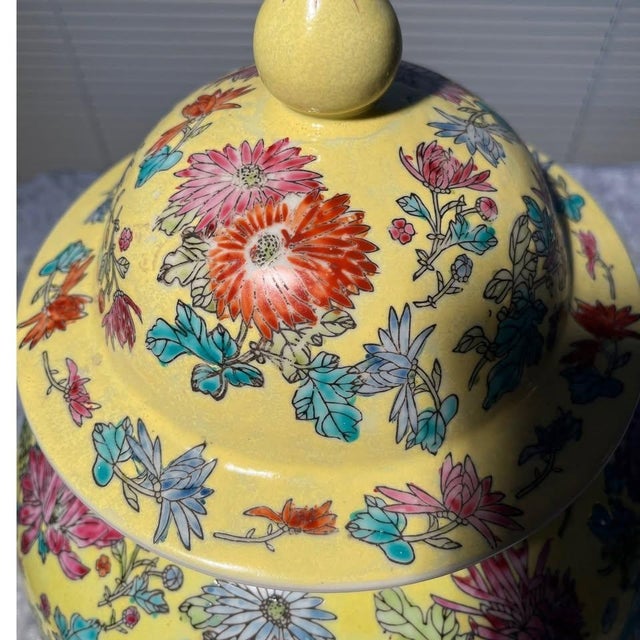 Ceramic Mid 20th Century Large 18" Chinese Famille Jaune Millefleur Ginger Jar - Yellow Porcelain Urn For Sale - Image 7 of 9