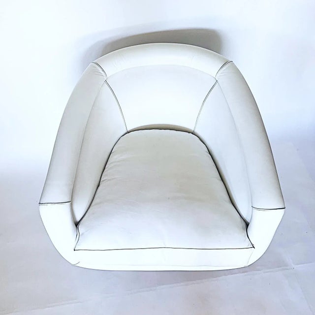 Metal White Leather & Chrome Swivel Chair Attributed to Milo Baughman For Sale - Image 7 of 8