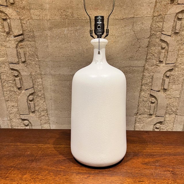 1960s 1960s Style of Gordon & Jane Martz Art Pottery Table Lamp For Sale - Image 5 of 7