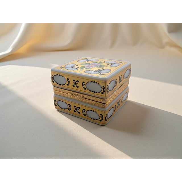 Goldenrod Murano Opaline Glass Jewelry Box from Andromeda Glassworks, 1970s For Sale - Image 8 of 9