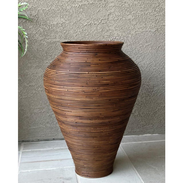 Excellent Pre-Owned Condition. Note: Faux grasses are not included. This beauty’s design was inspired by like-minded...