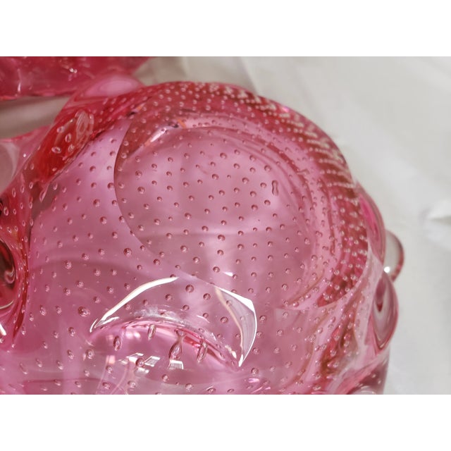 Glass 1950s Archimede Seguso Pink Raspberry Murano Attributed Glass Bullicante Bowls - Set of 2 For Sale - Image 7 of 12