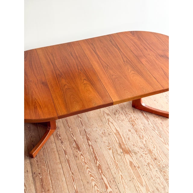 Mid-Century Modern Danish Round Teak Dining Table with Extensions For Sale - Image 10 of 18