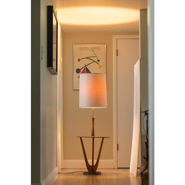 Modeline 1960s Mid-Century Modern v.h. Woolums Sculptural Walnut Floor Lamp With Integrated Table For Sale - Image 4 of 13