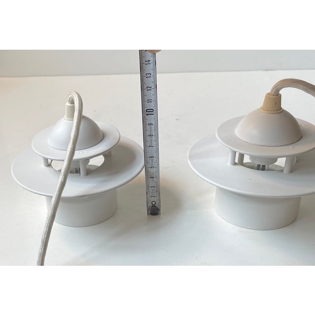 Metal Minimalist Planet Orbit White Ceiling Pendant Lamps by Jens Møller Jensen for Louis Poulsen, 1990s, Set of 2 For Sale - Image 7 of 8