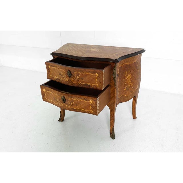 French Fine French Louis XV Style Inlaid Chest For Sale - Image 3 of 15
