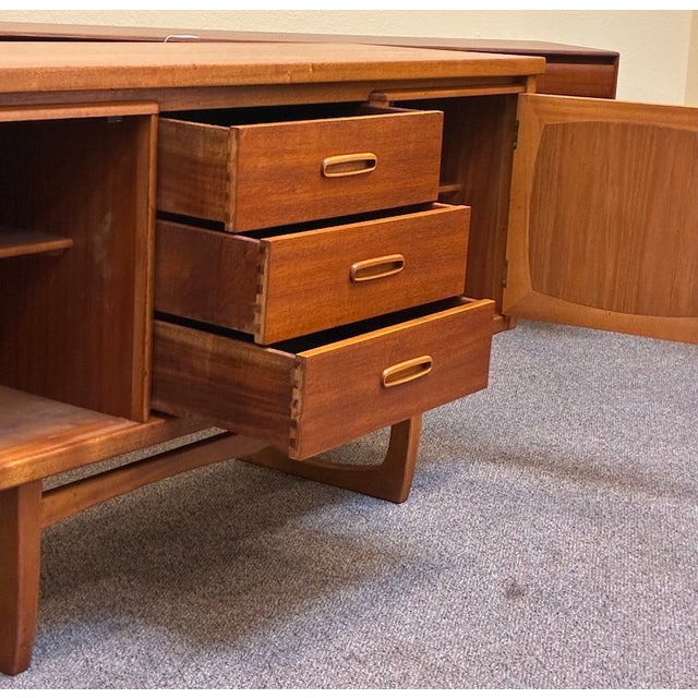 Mid Century Modern Teak Credenza c.1960 For Sale - Image 9 of 10