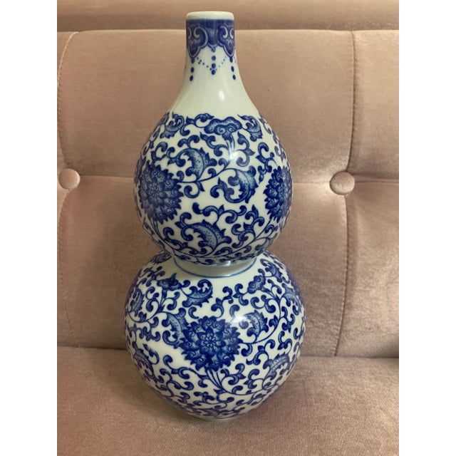 Mid 20th Century Mid 20th Century Chinese Porcelain Blue and White Double Gourd Vase For Sale - Image 5 of 11