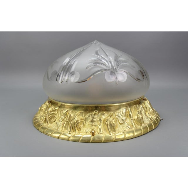 French Art Nouveau Flush Mount in Bronze and Cut Glass, 1920 For Sale - Image 15 of 18