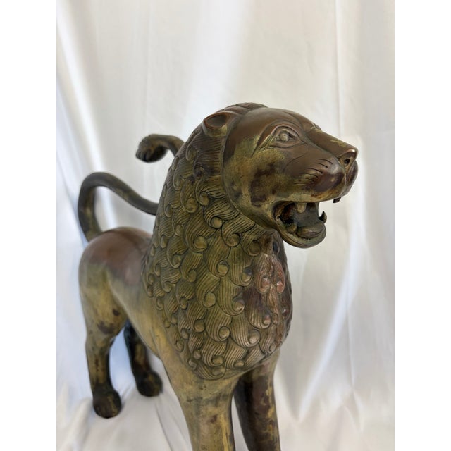 1960s Pair of Monumental Brass Lion Sculptures With Aged Patina – Neoclassical Regency Style For Sale - Image 4 of 13