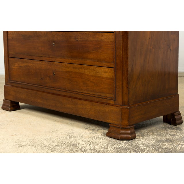 Mid-19th Century French Louis Philippe Walnut Marble Top Commode For Sale - Image 12 of 18