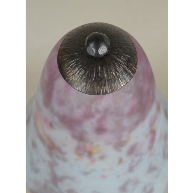 Blue French Art Deco Table Lamp by Daum & Vasseur - Wrought Iron 1920s France For Sale - Image 8 of 13