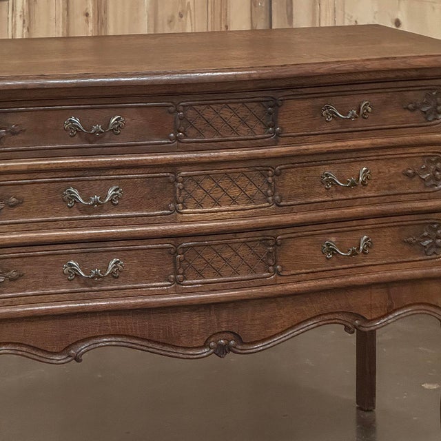 Chestnut Country French Régence Style Chest of Drawers ~ Commode With Cabriole Legs For Sale - Image 8 of 18