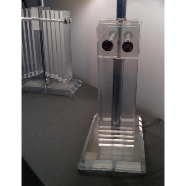 Stacked Lucite and Chrome Mid Century Modern Table Lamps - a Pair For Sale - Image 9 of 11