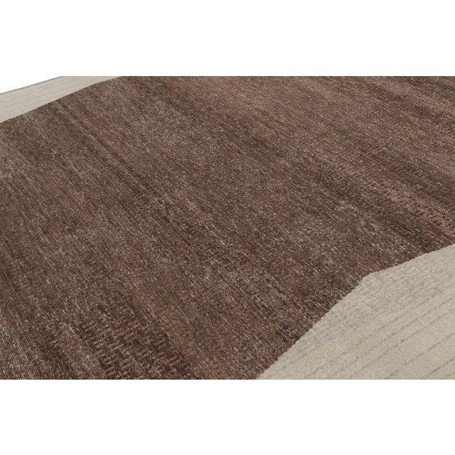 Rug & Kilim’s Modern Abstract Rug in Beige and Gray With Geometric Patterns For Sale In New York - Image 6 of 8