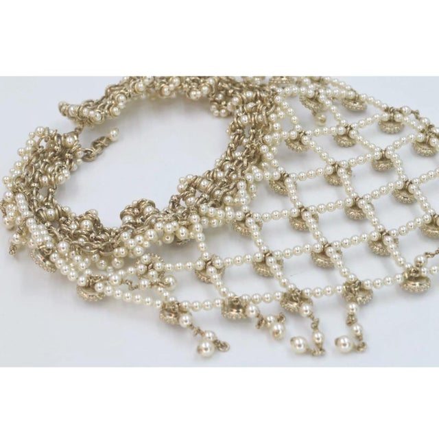 2016 Chanel Necklace CC Double C Logo Bib Statement Paris À Rome Runway Faux Pearl Crystal For Sale In Los Angeles - Image 6 of 11