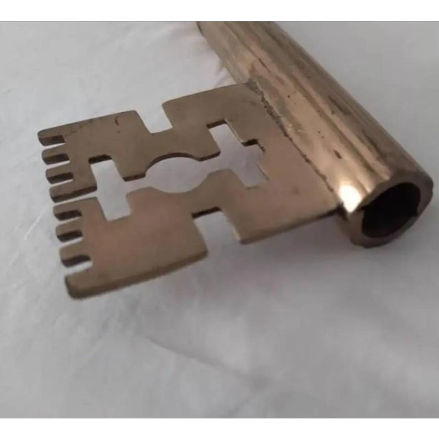 Over-Sized Brass Skeleton Key Magnifying Glass Circa 1980s For Sale In Atlanta - Image 6 of 8