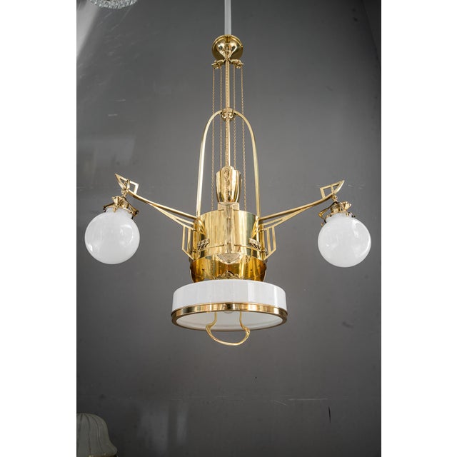 The height is adjustable from 130cm to 160cm. Brass polished and stove enameled. Up to 250V (Europe/UK Standard).The...