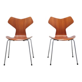 Early Grand Prix Chairs by Arne Jacobsen for Fritz Hansen, 1957, Set of 2 For Sale