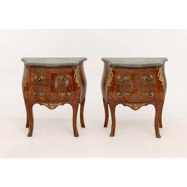Green Pair of Louis XV Style Ormolu Mounted Walnut Bombe Commodes For Sale - Image 8 of 11