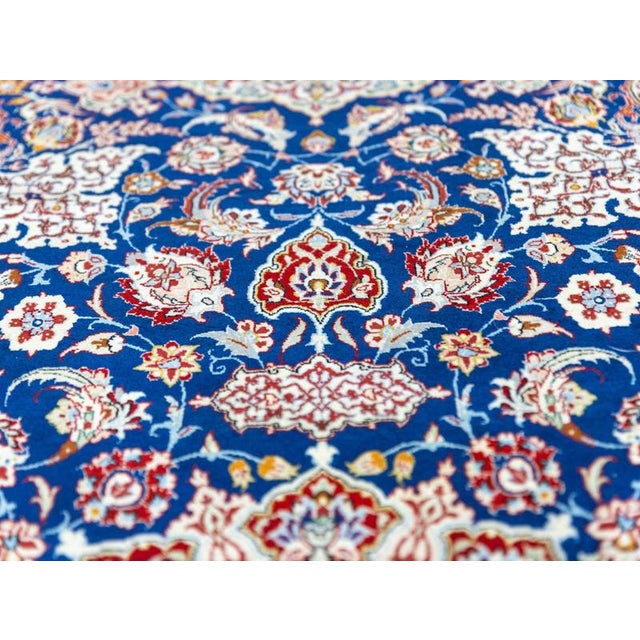 Hand-Knotted Isfahan Rug in Wool For Sale - Image 17 of 18