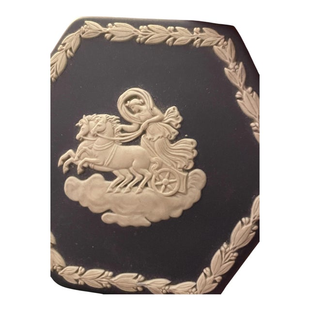 1980s Vintage Wedgwood Jasperware Portland Blue Hexagon Trinket Box For Sale - Image 5 of 7