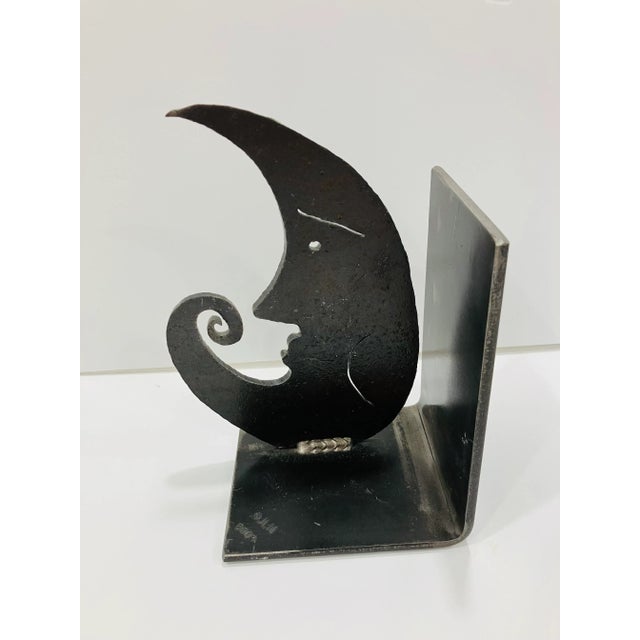 This hand crafted iron bookend was created by Jeffery Manpearl in 2003 Excellent condition