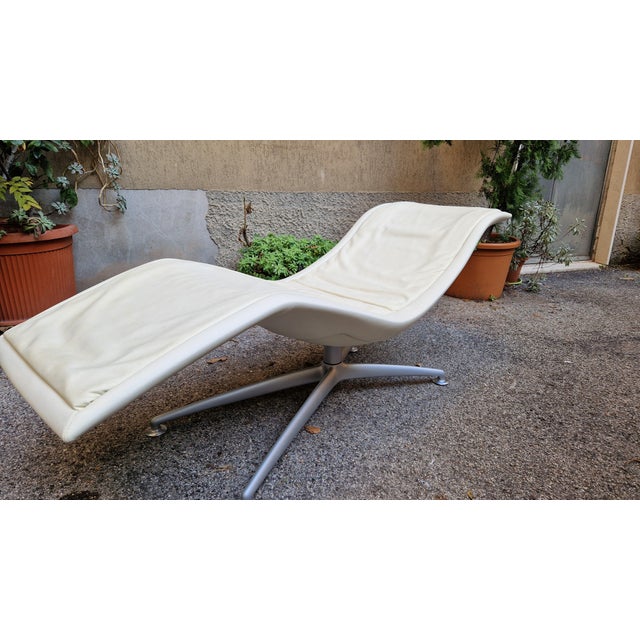 Model Larus Massaging Chaise Longue in White Leather from Poltrona Frau, 2000 For Sale - Image 10 of 10