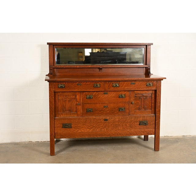 A gorgeous antique Mission or Arts & Crafts period sideboard, buffet server, or bar cabinet In the manner of Stickley...