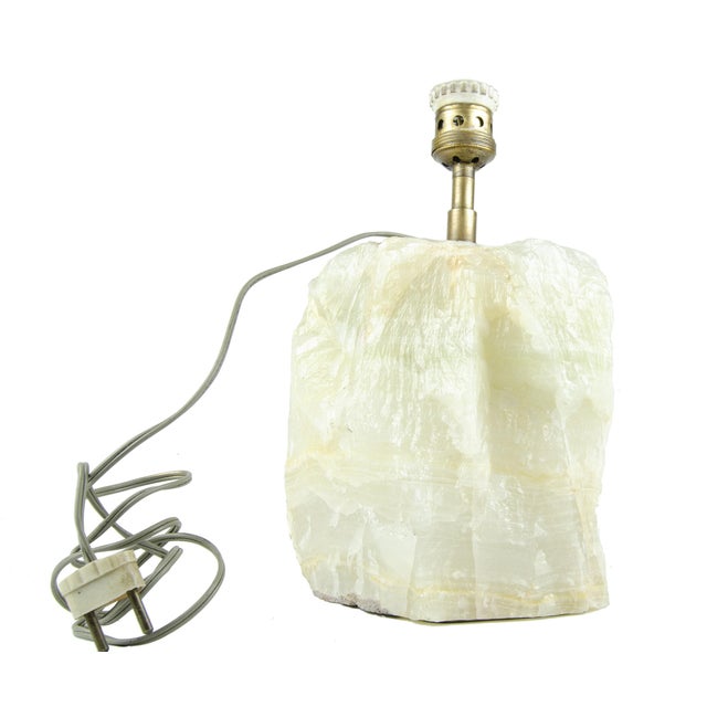 Art Deco 1920s Art Déco Onyx and Brass Table Lamp by Comte With Design Attributed to Jean-Michel Frank, Argentina For Sale - Image 3 of 9