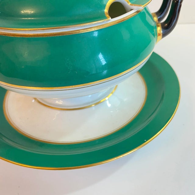 Modern Vintage 1990s Green & White Gilded Lidded Sauce Boat With Underplate For Sale - Image 3 of 6