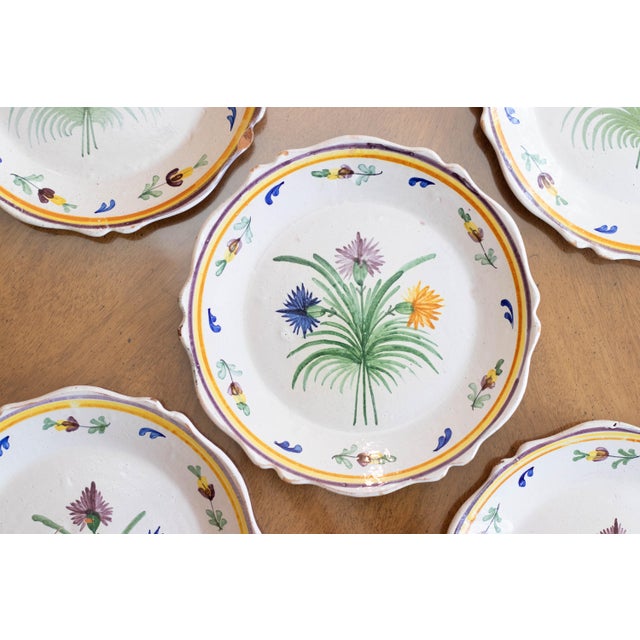 Ceramic 19th Century Set of 5 French Faïence Plates – Hand-Painted Floral – Scalloped Edge – Provincial Style For Sale - Image 7 of 12