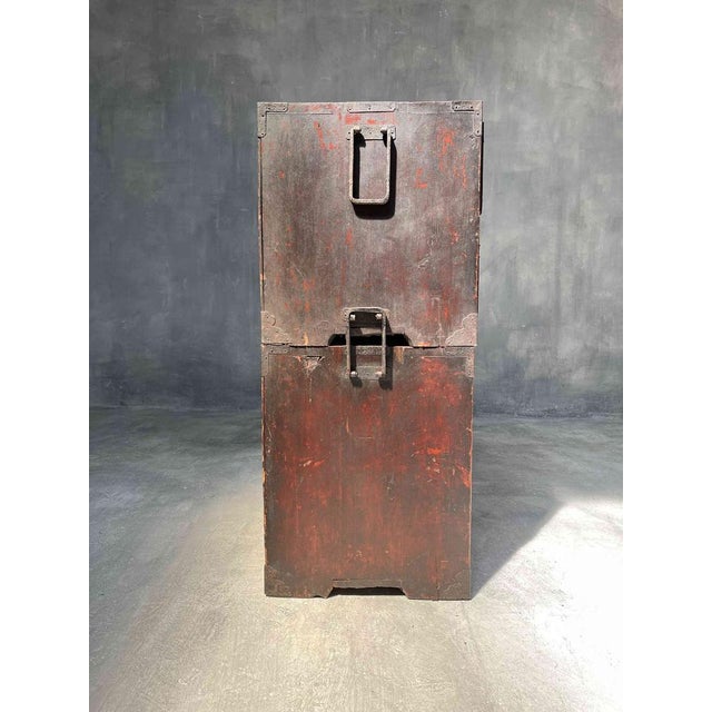 Antique Japanese Isho-Dansu Kimono Storage Box in Urushi Lacquer Finish For Sale - Image 5 of 18