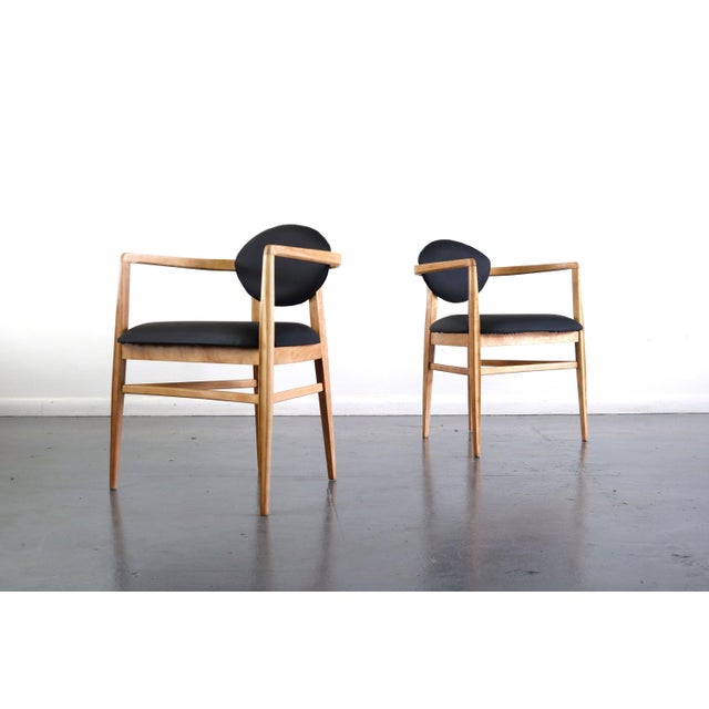 Set of Two Mid Century Modern Accent Chairs in Blonde Oak and Black Upholstery For Sale In Orlando - Image 6 of 6
